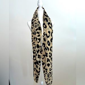 Vero Moda Leopard Print Light Summer Scarf